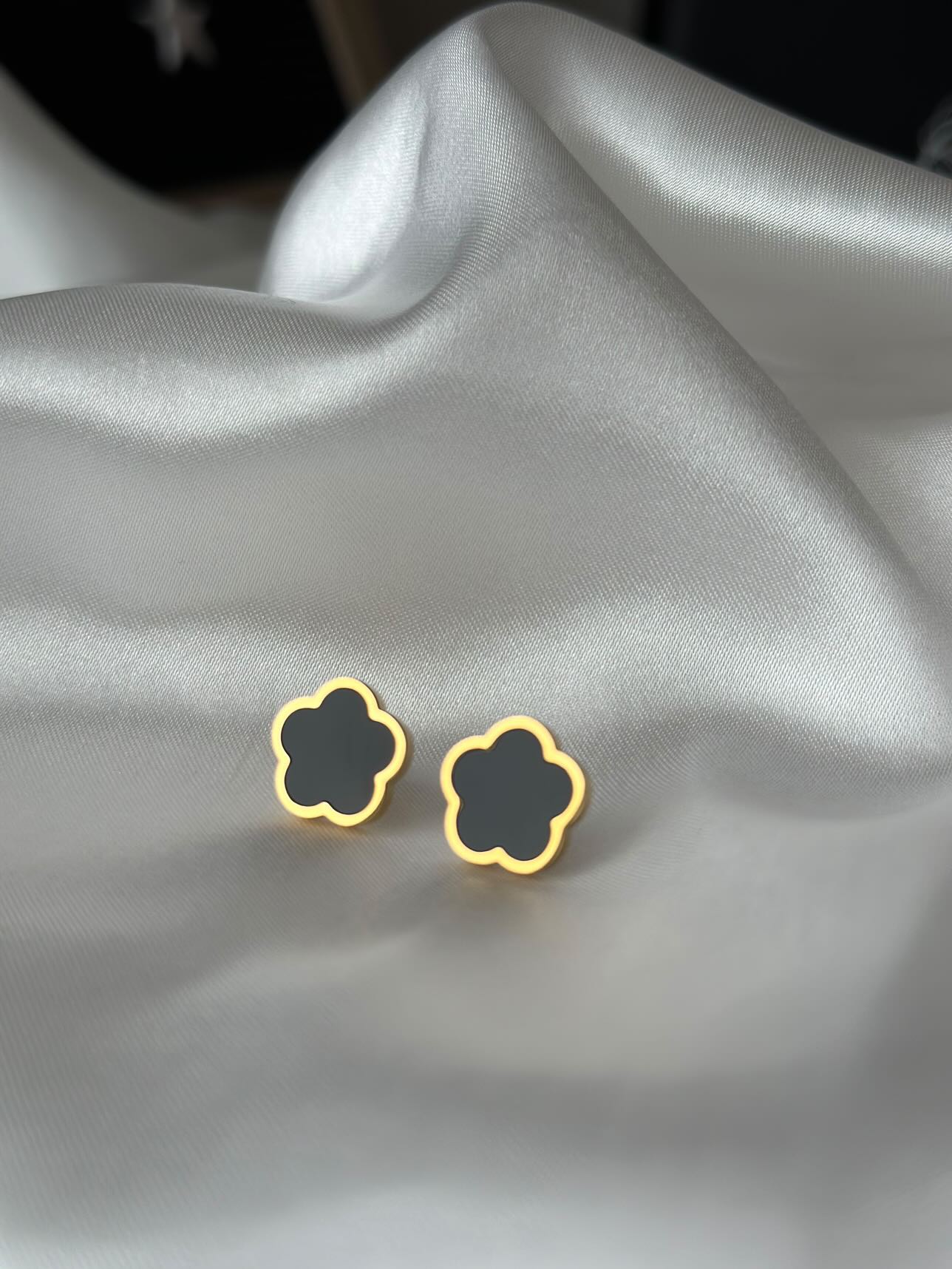 Isabella Clover Stud Earrings