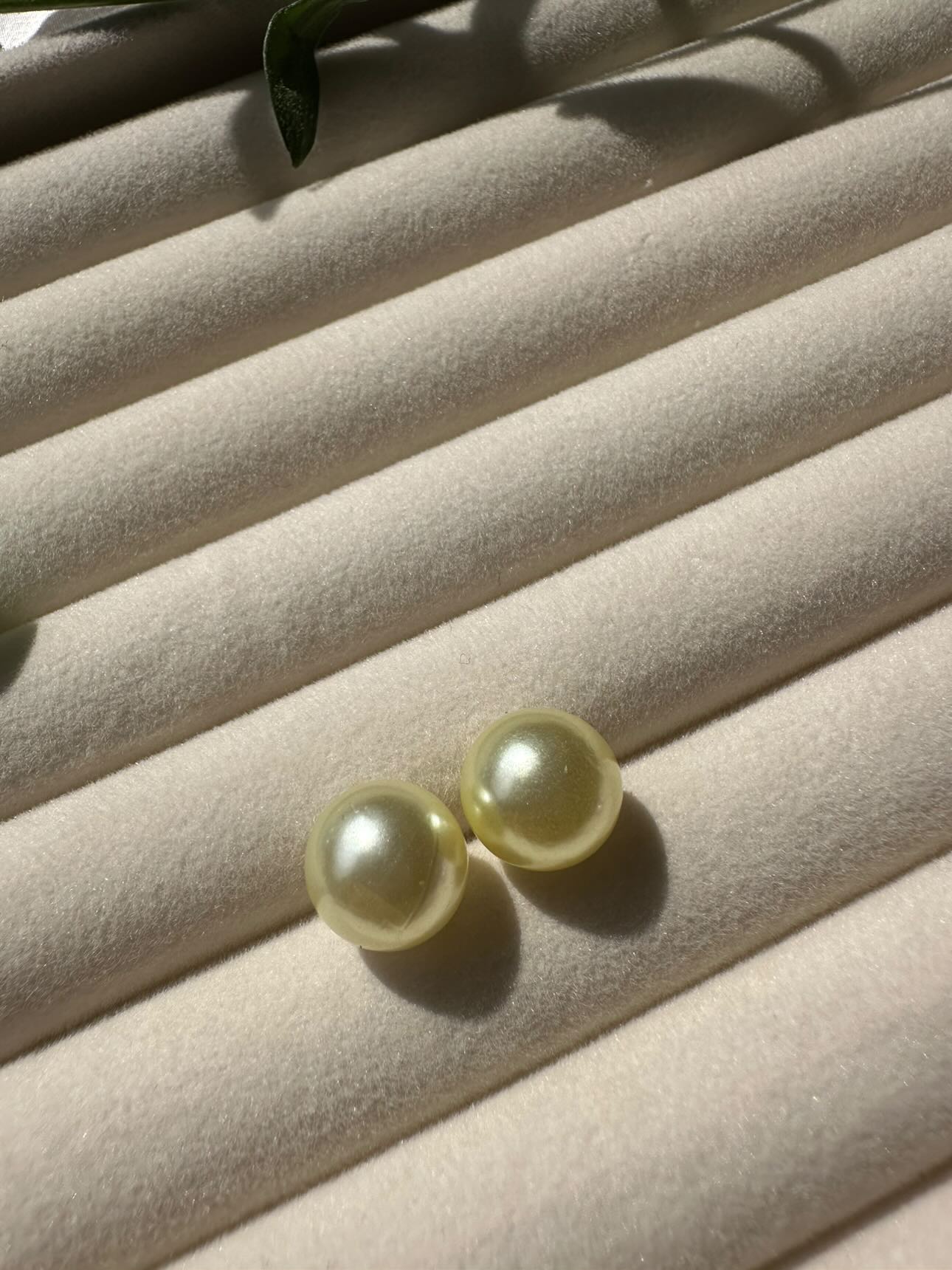 Lady Pearl Studs - Pastel Edition